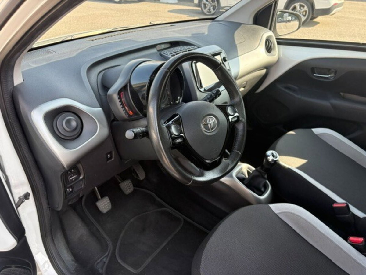 Toyota Aygo 1.0 VVT-i 69 CV 5 porte x-play (10)