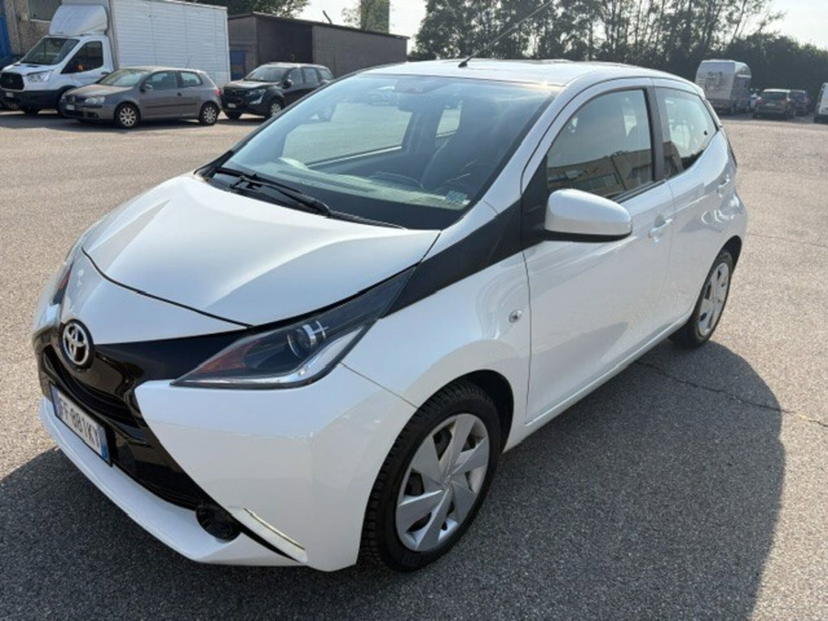 Toyota Aygo 1.0 VVT-i 69 CV 5 porte x-play (13)