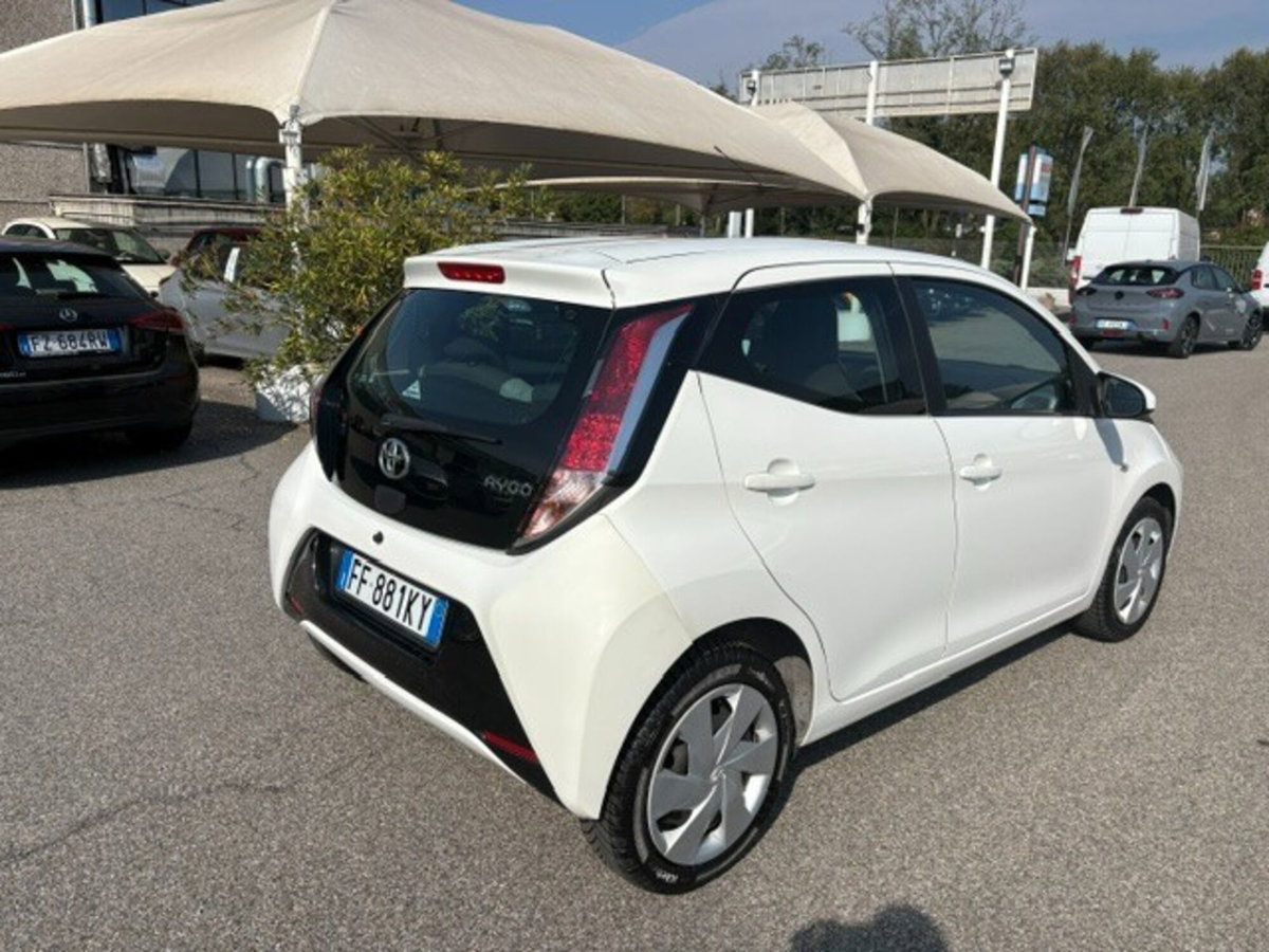 Toyota Aygo 1.0 VVT-i 69 CV 5 porte x-play (17)