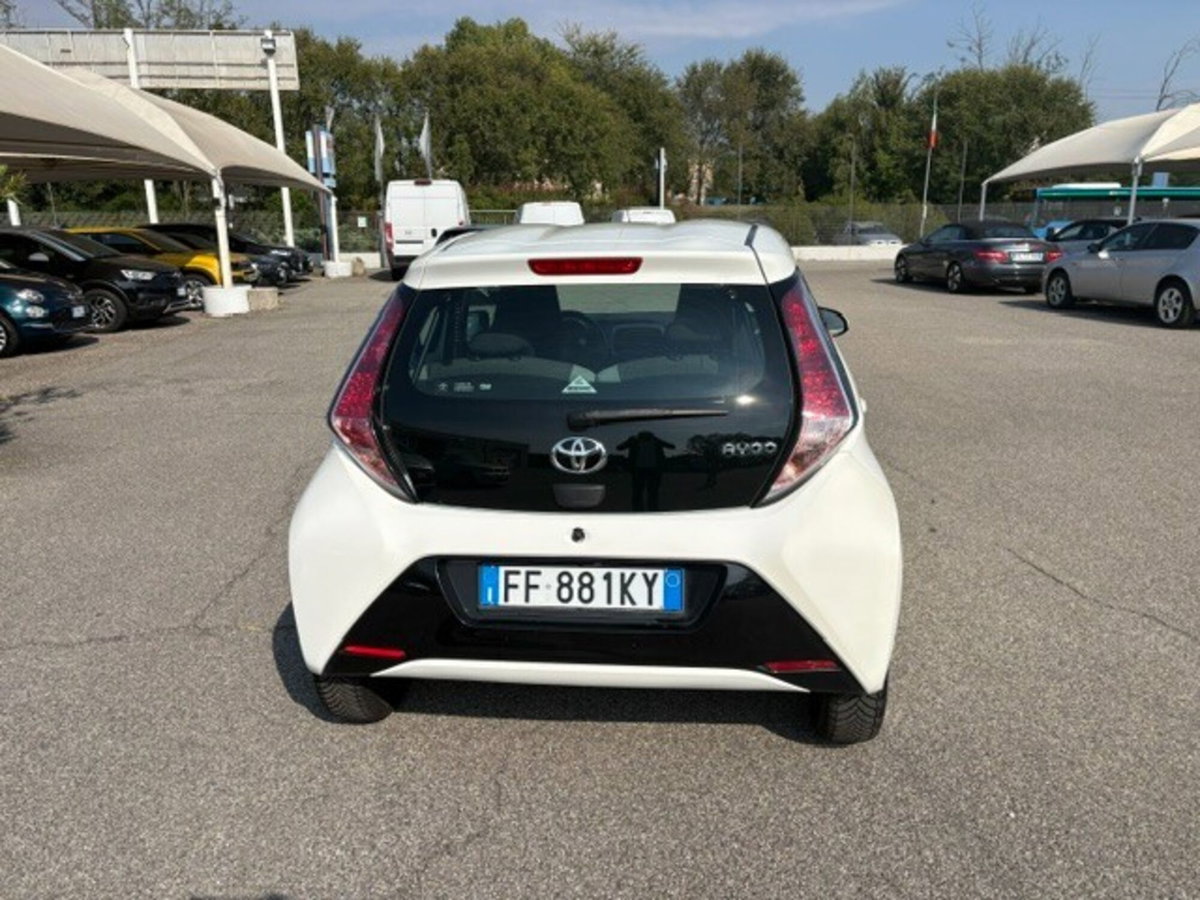 Toyota Aygo 1.0 VVT-i 69 CV 5 porte x-play (19)
