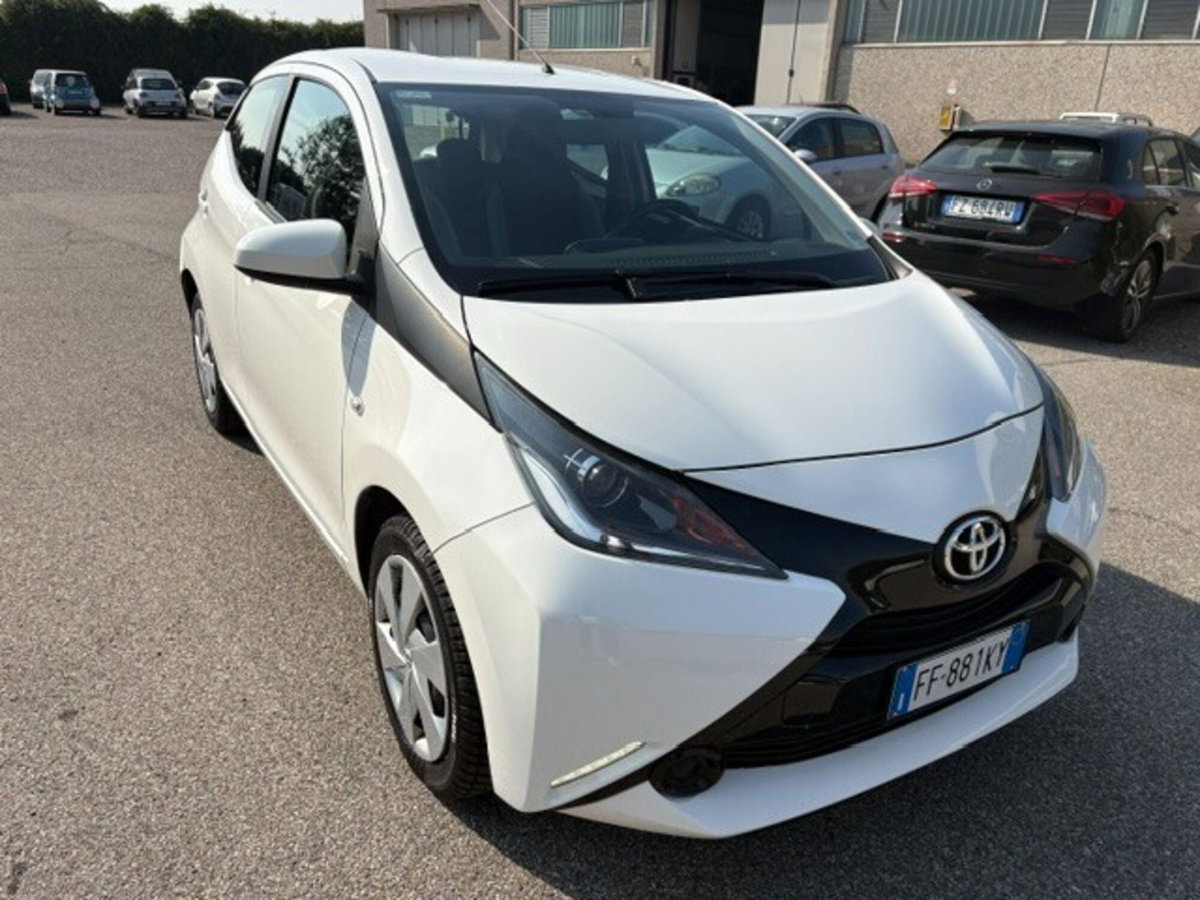 Toyota Aygo 1.0 VVT-i 69 CV 5 porte x-play (4)