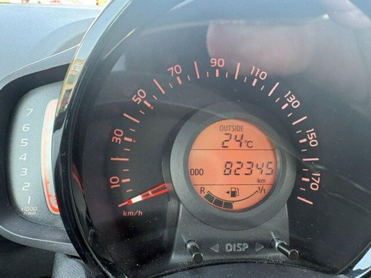 Toyota Aygo 1.0 VVT-i 69 CV 5 porte x-play (8)