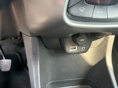 Toyota Aygo 1.0 VVT-i 69 CV 5 porte x-play (9)