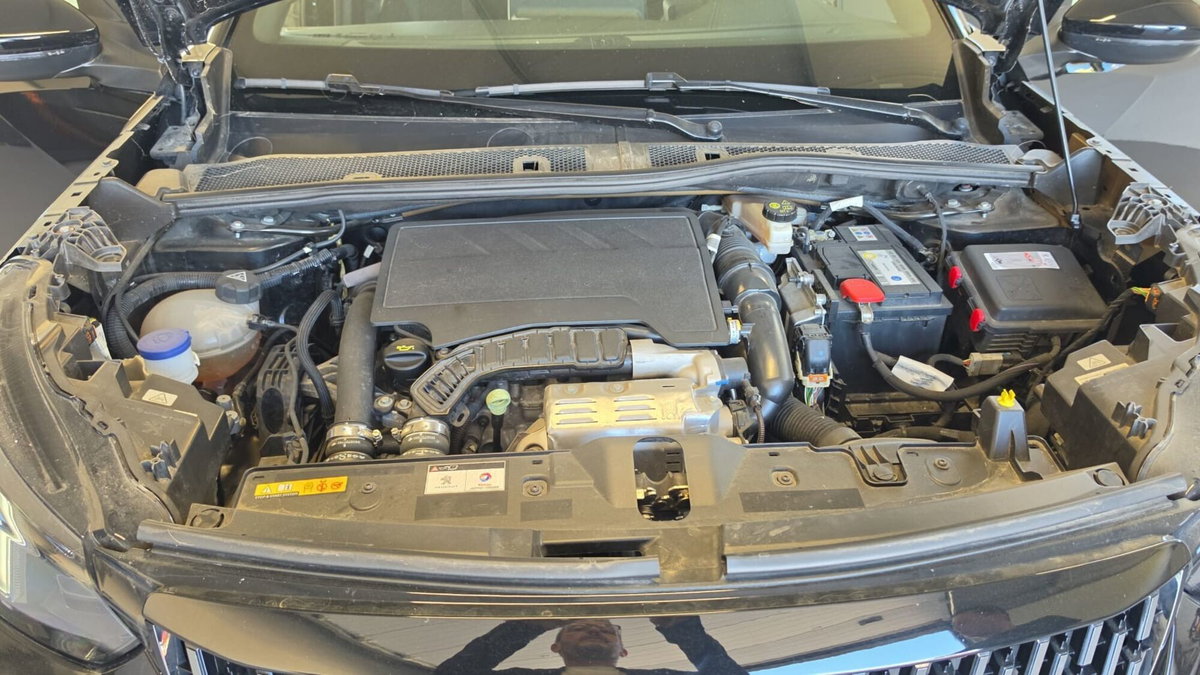 Peugeot 2008 PureTech 130 S&S EAT8 GT Line (12)