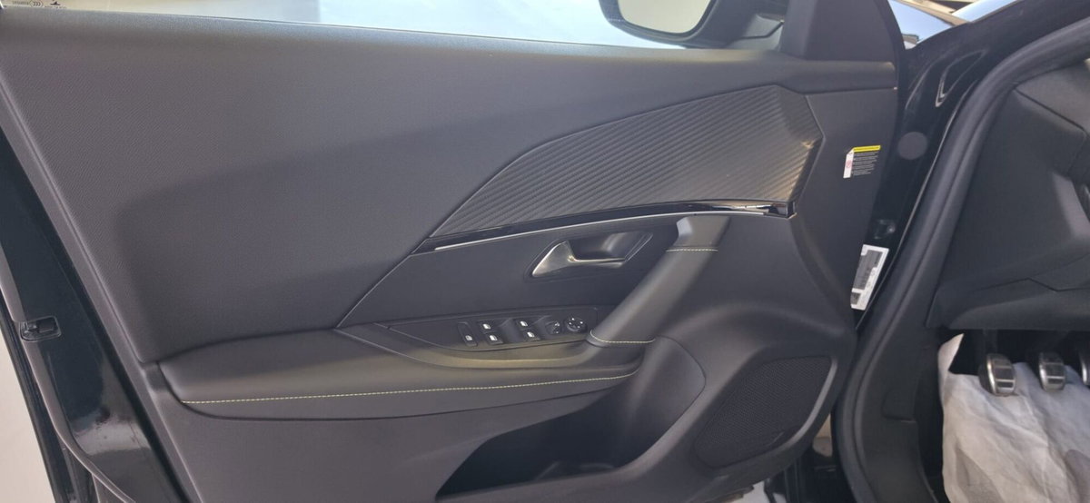 Peugeot 2008 PureTech 130 S&S EAT8 GT Line (13)