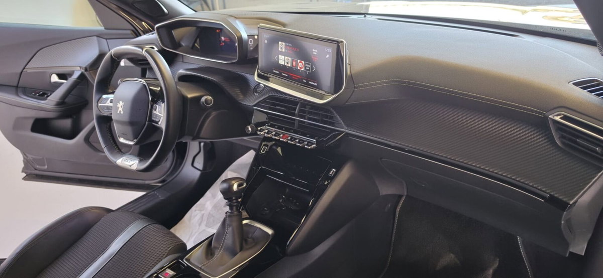 Peugeot 2008 PureTech 130 S&S EAT8 GT Line (19)