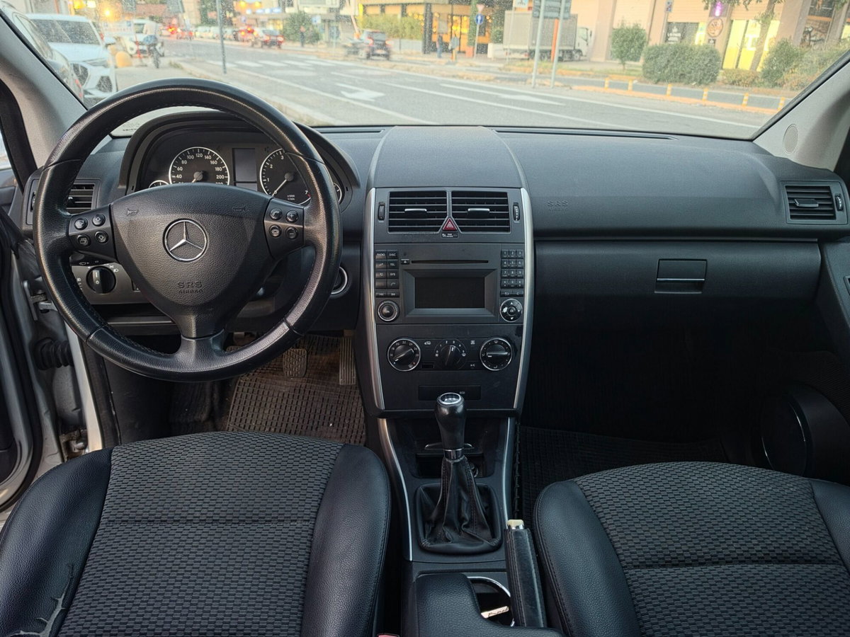 Mercedes-Benz Classe A 160 BlueEFFICIENCY Coupé Special Edition (11)