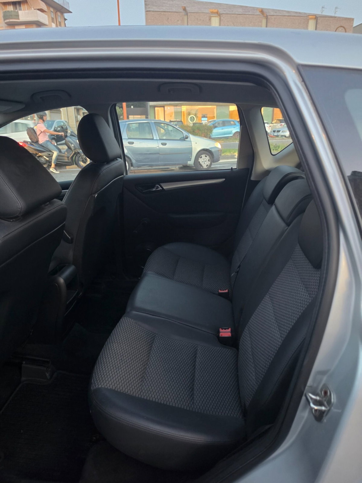 Mercedes-Benz Classe A 160 BlueEFFICIENCY Coupé Special Edition (13)