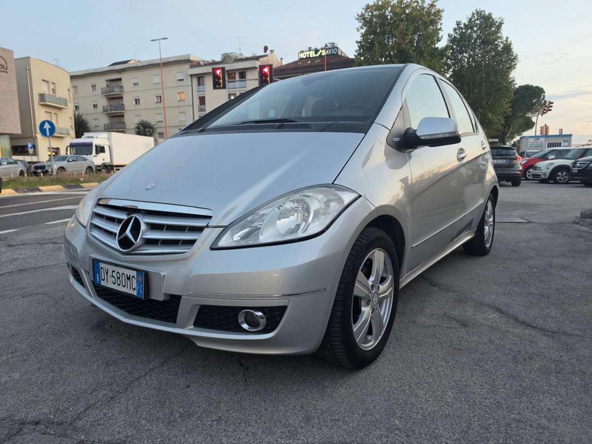 Mercedes-Benz Classe A 160 BlueEFFICIENCY Coupé Special Edition (4)