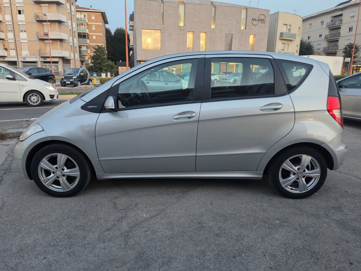 Mercedes-Benz Classe A 160 BlueEFFICIENCY Coupé Special Edition (5)
