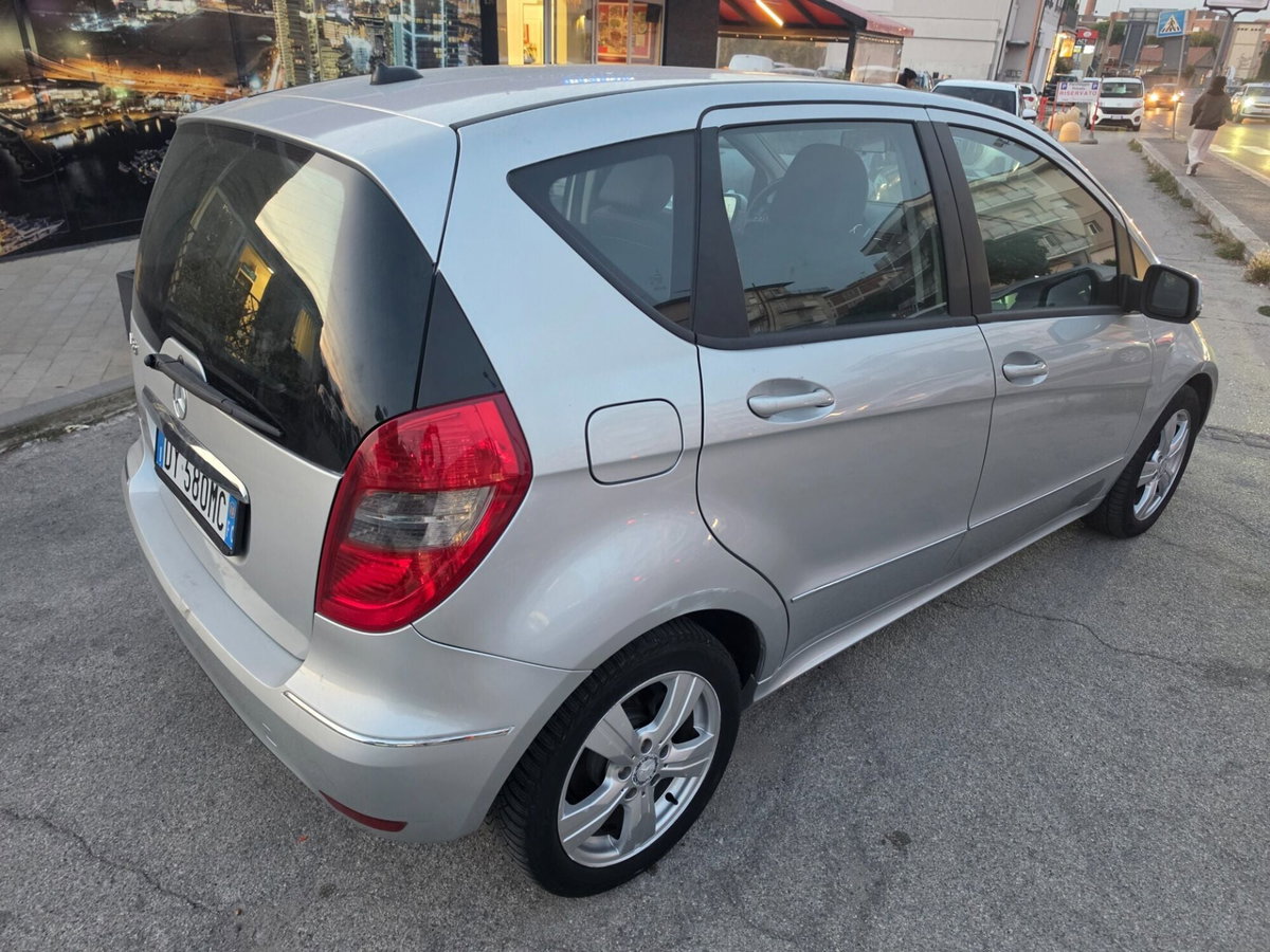 Mercedes-Benz Classe A 160 BlueEFFICIENCY Coupé Special Edition (6)