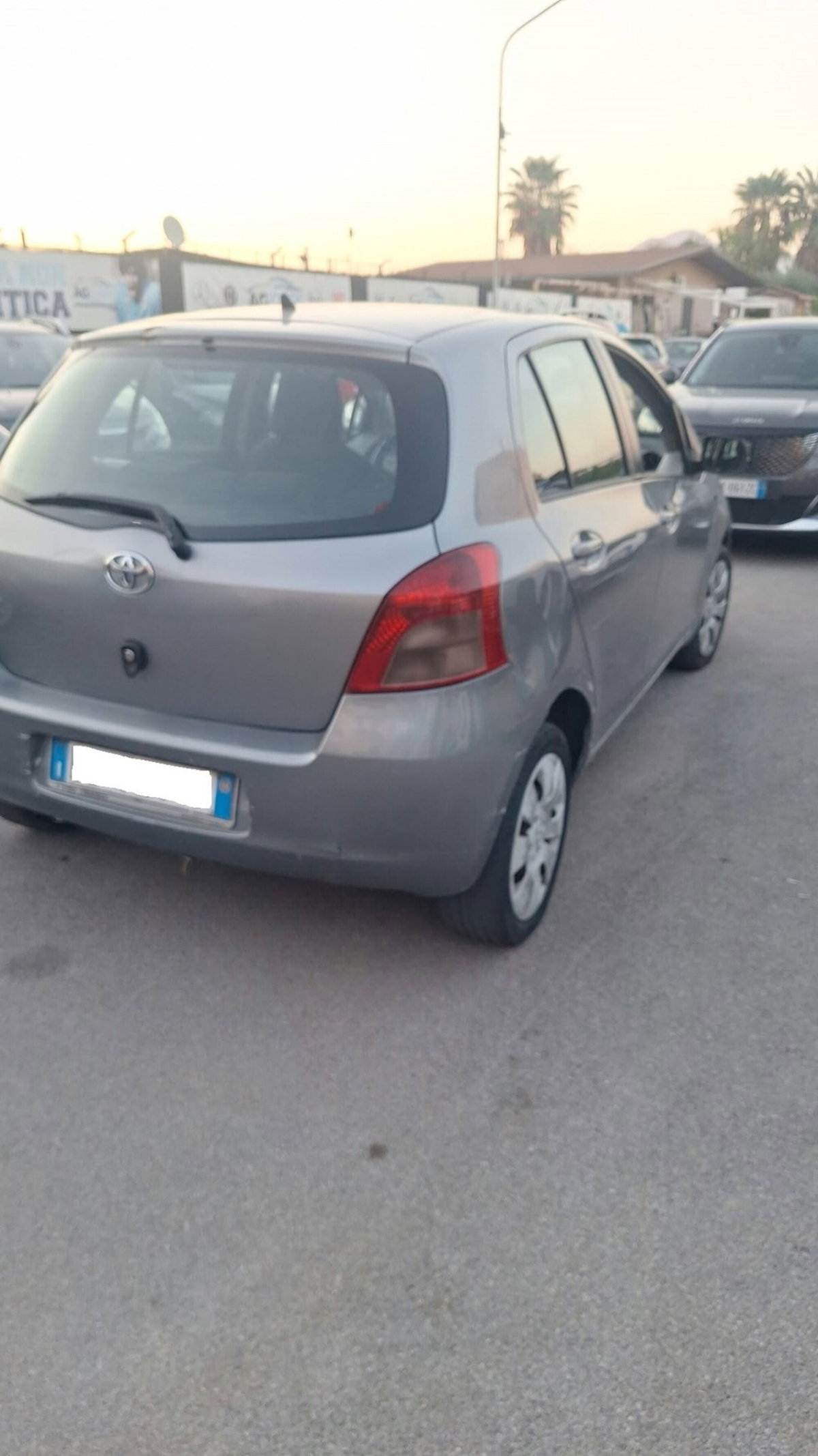 Toyota Yaris 1.D-4D 5 porte Sol (4)