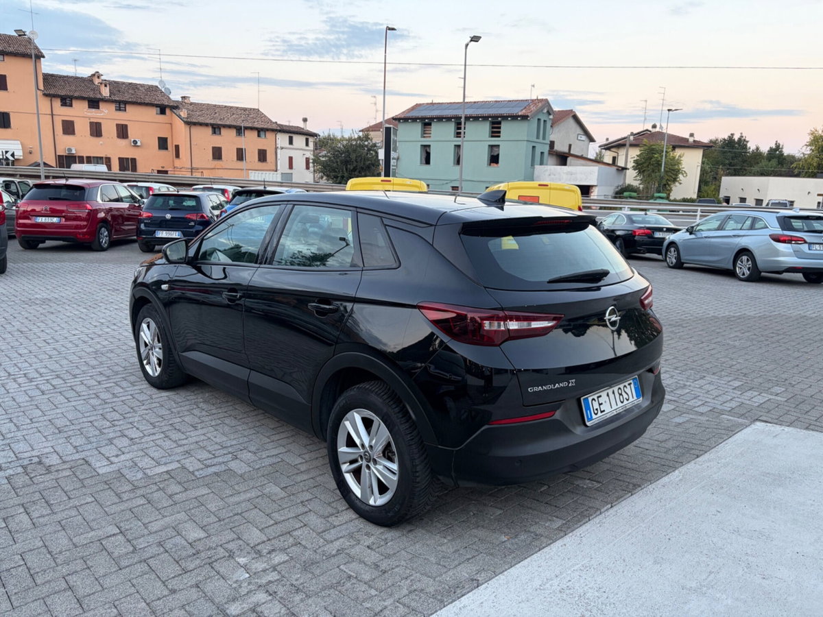 Opel Grandland X 1.5 diesel Ecotec Start&Stop aut. Business Ed. (2)