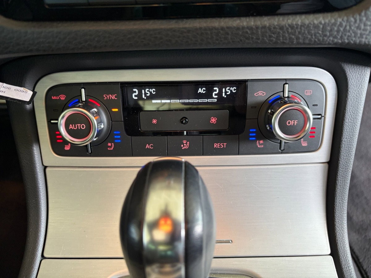 Volkswagen Touareg 3.0 TDI 245 CV tiptronic BlueMotion Techn. Executive (16)