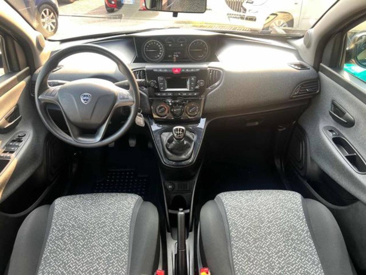 Lancia Ypsilon 1.0 FireFly 5 porte S&S Hybrid Ecochic Gold (11)