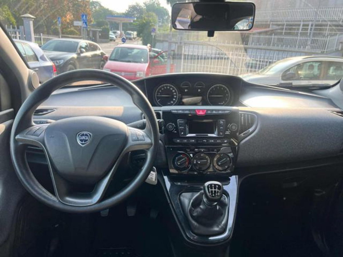 Lancia Ypsilon 1.0 FireFly 5 porte S&S Hybrid Ecochic Gold (12)