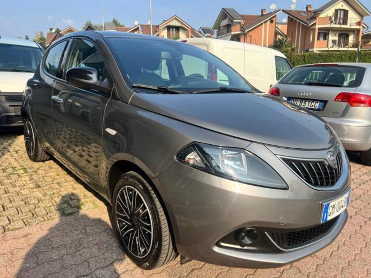 Lancia Ypsilon 1.0 FireFly 5 porte S&S Hybrid Ecochic Gold (4)