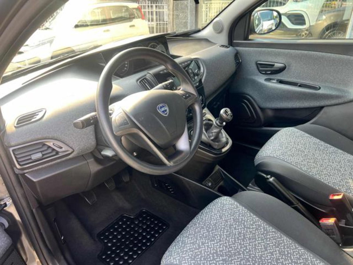 Lancia Ypsilon 1.0 FireFly 5 porte S&S Hybrid Ecochic Gold (9)