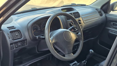 Suzuki Ignis 1.3i 16V cat 4WD GL (8)