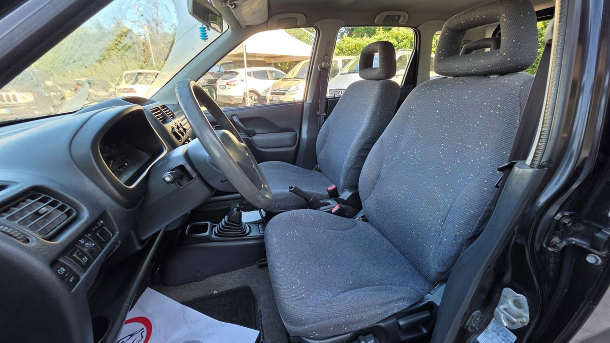 Suzuki Ignis 1.3i 16V cat 4WD GL (9)