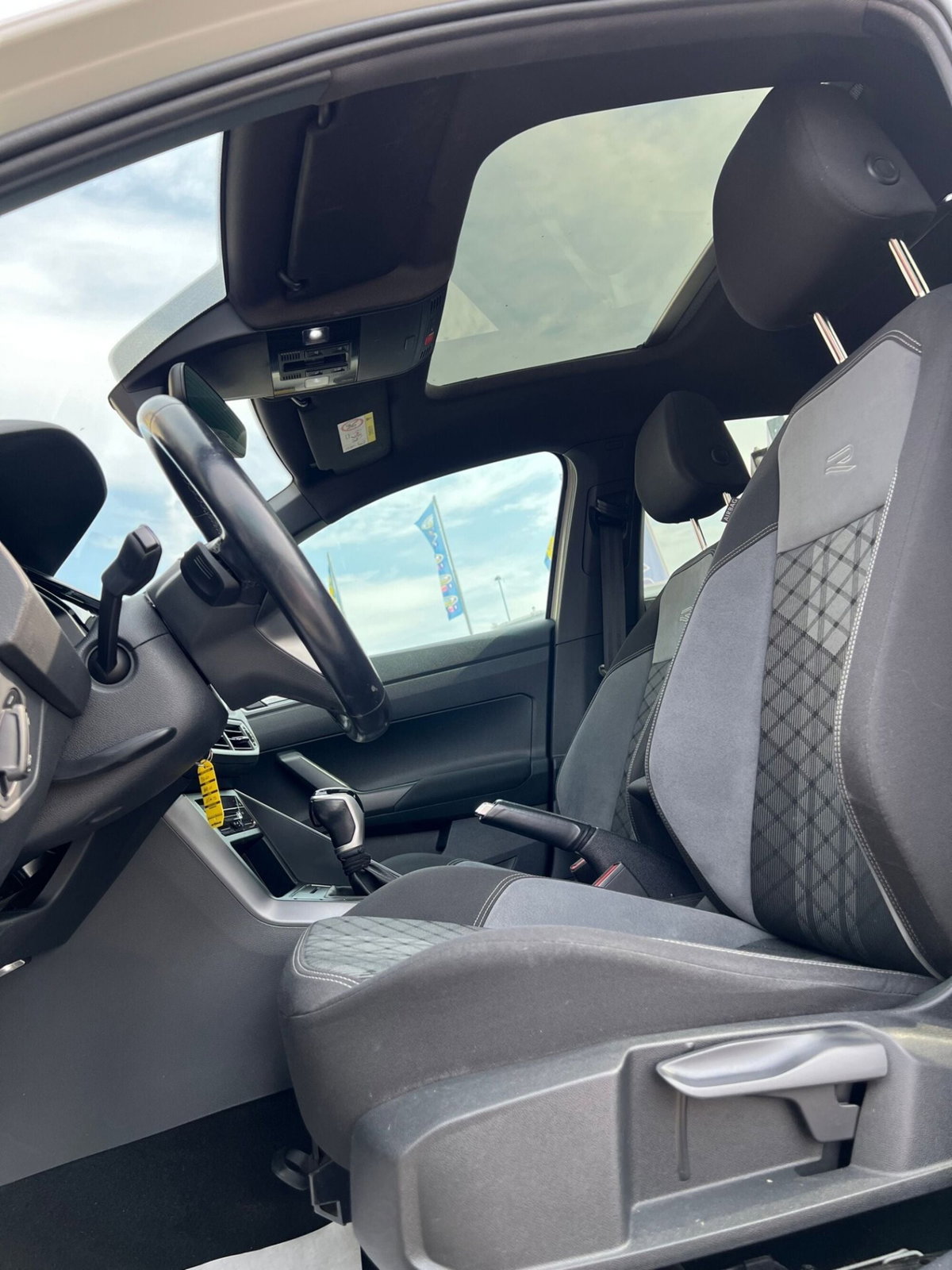 Volkswagen Taigo 1.5 tsi R-Line 150cv dsg (9)