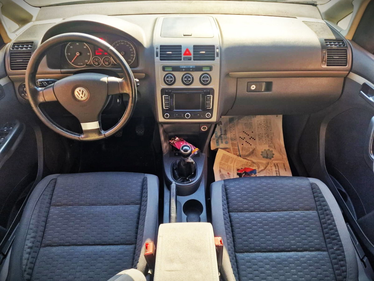 Volkswagen Touran TDI 105CV DPF Highline (6)