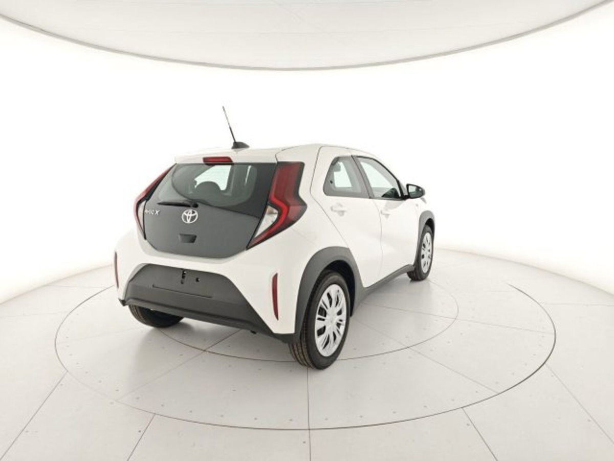Toyota Aygo X 1.0 Active 72cv (4)