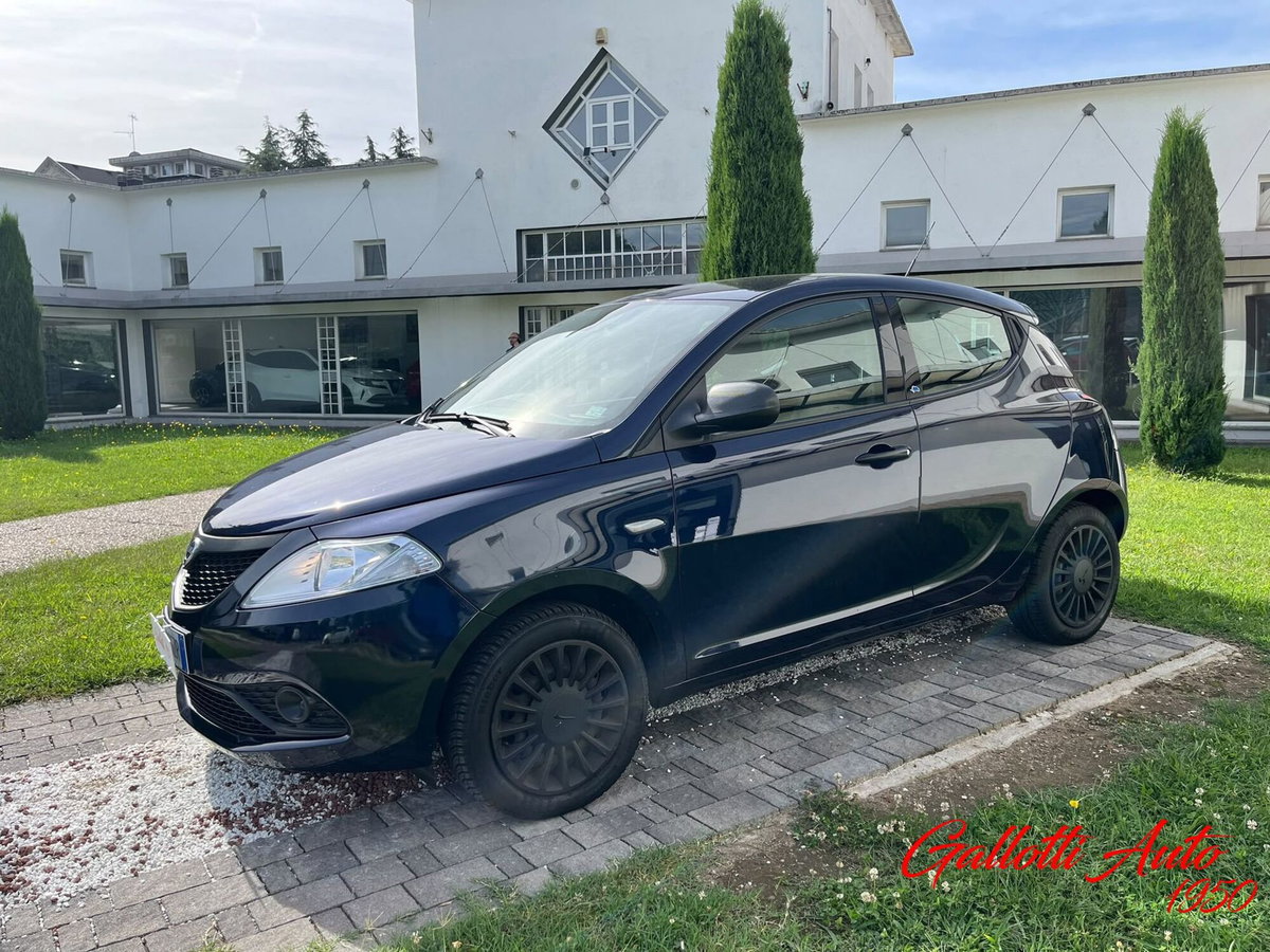 Lancia Ypsilon 1.2 69 CV 5 porte Elefantino Blu (19)