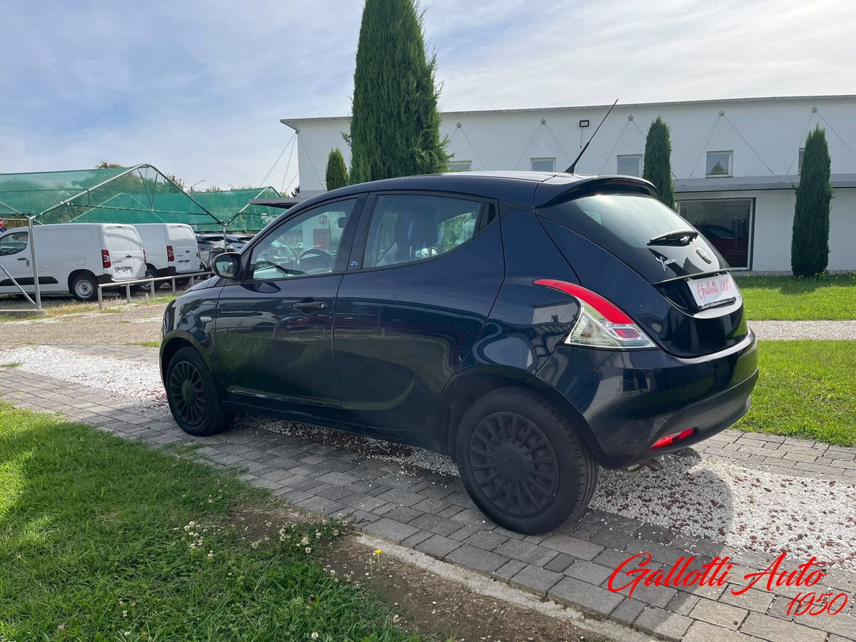 Lancia Ypsilon 1.2 69 CV 5 porte Elefantino Blu (2)