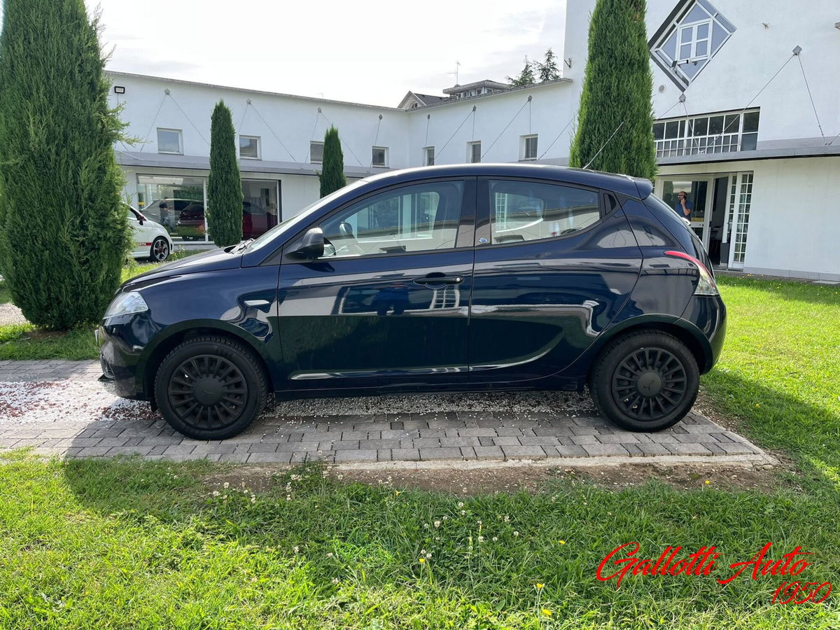 Lancia Ypsilon 1.2 69 CV 5 porte Elefantino Blu (3)