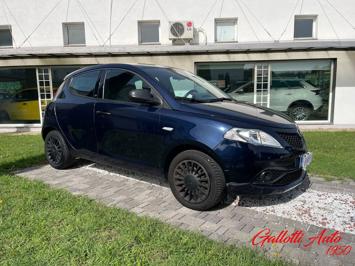 Lancia Ypsilon 1.2 69 CV 5 porte Elefantino Blu (5)