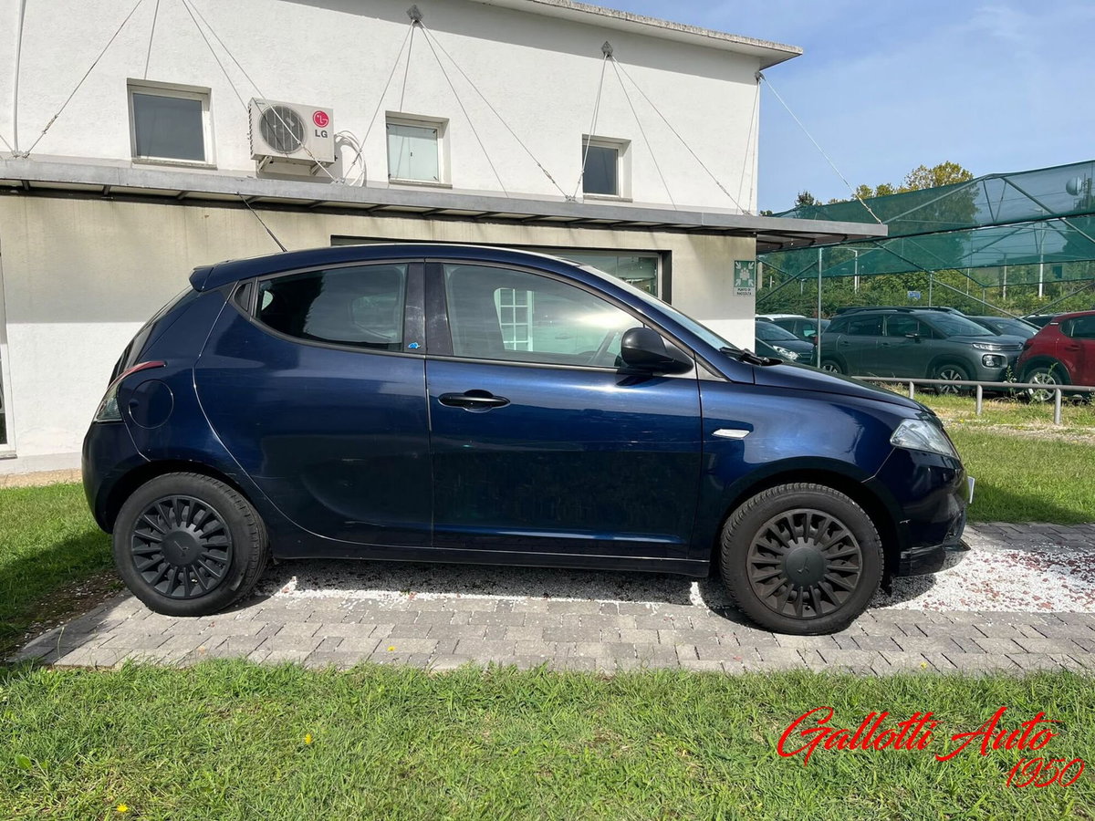 Lancia Ypsilon 1.2 69 CV 5 porte Elefantino Blu (6)