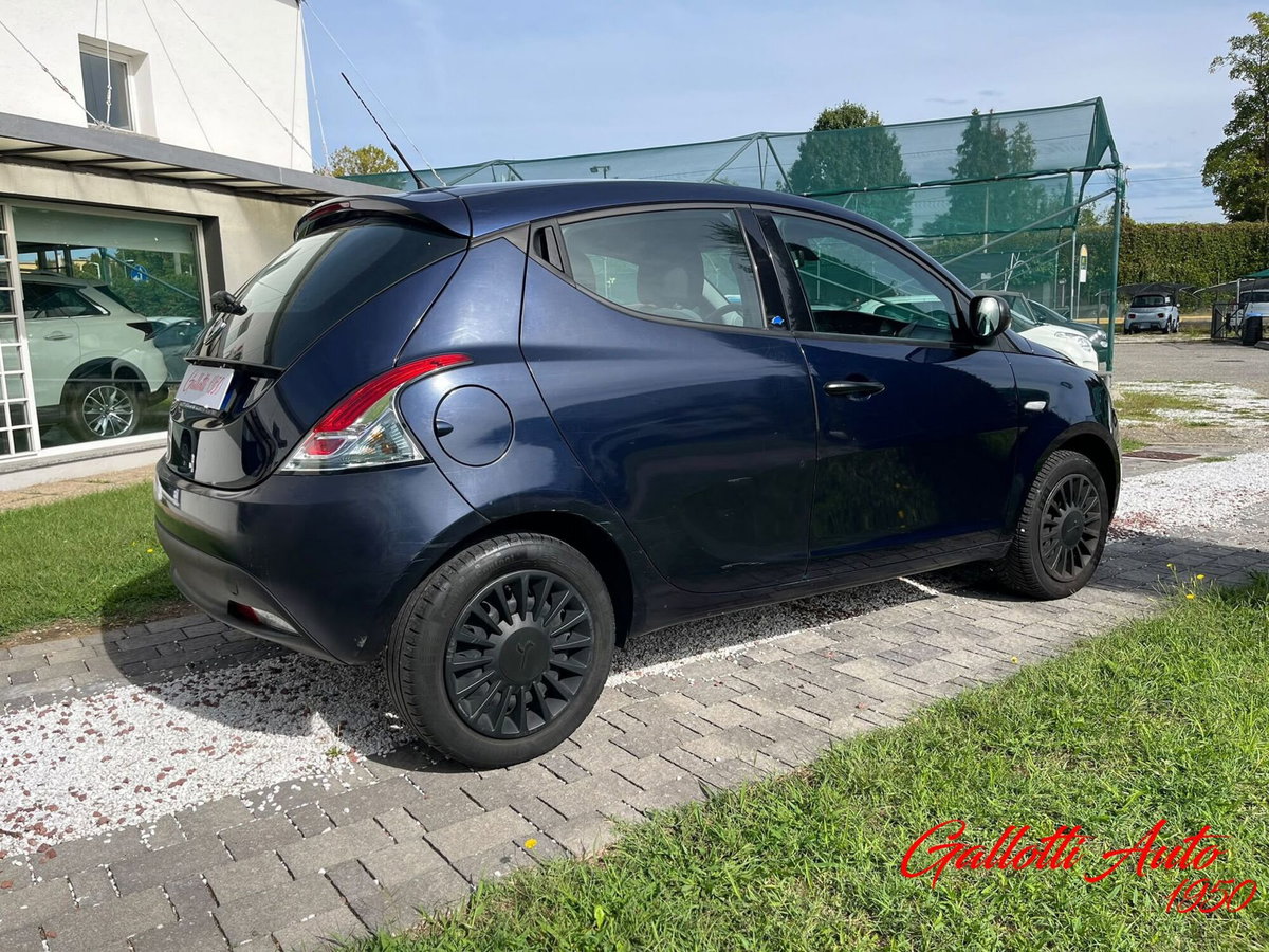 Lancia Ypsilon 1.2 69 CV 5 porte Elefantino Blu (7)