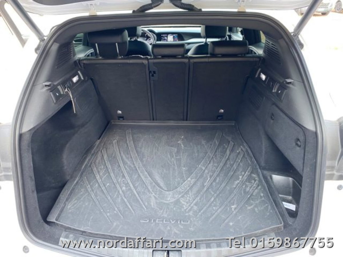 Alfa Romeo Stelvio Stelvio 2.2 Turbodiesel 190 CV AT8 Q4 Sprint (17)