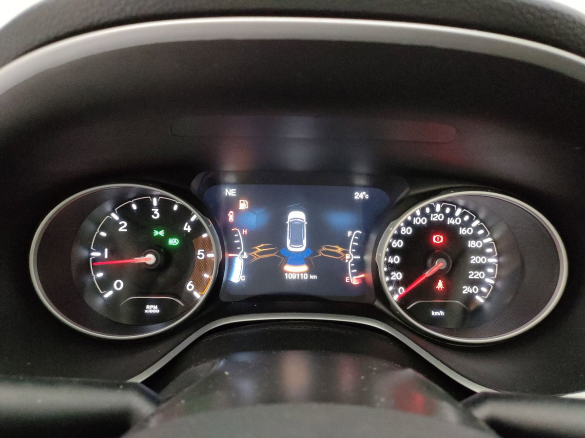 Jeep Compass 1.6 Multijet II 2WD Limited (15)