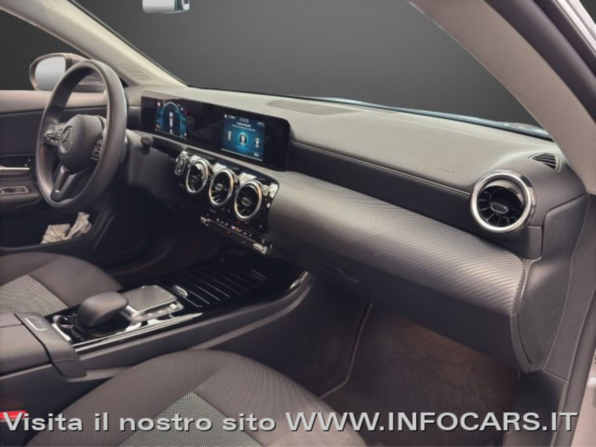 Mercedes-Benz CLA Shooting Brake 200 d Executive auto (12)