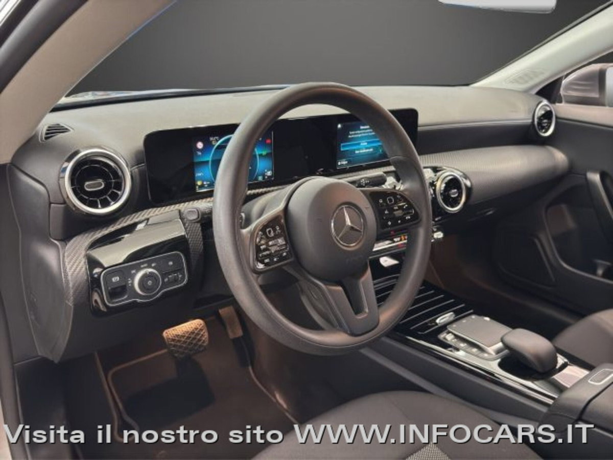 Mercedes-Benz CLA Shooting Brake 200 d Executive auto (9)