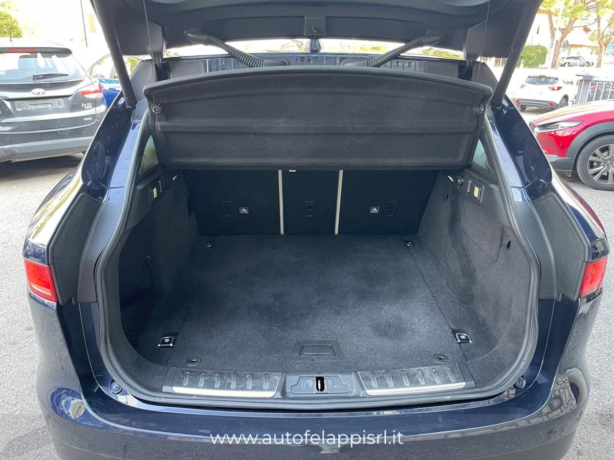 Jaguar F-Pace 2.0 D 180 CV AWD Prestige (10)