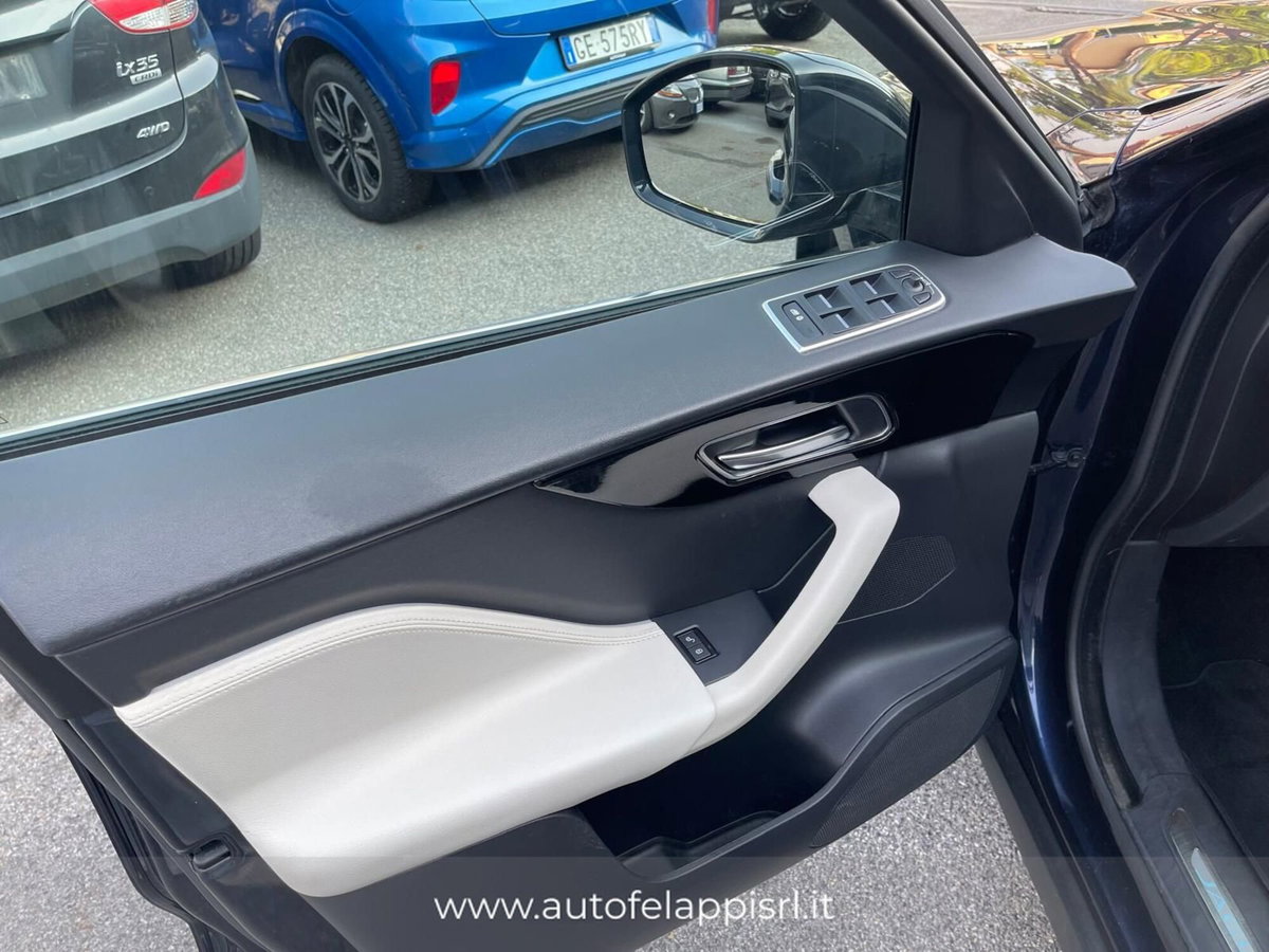 Jaguar F-Pace 2.0 D 180 CV AWD Prestige (11)