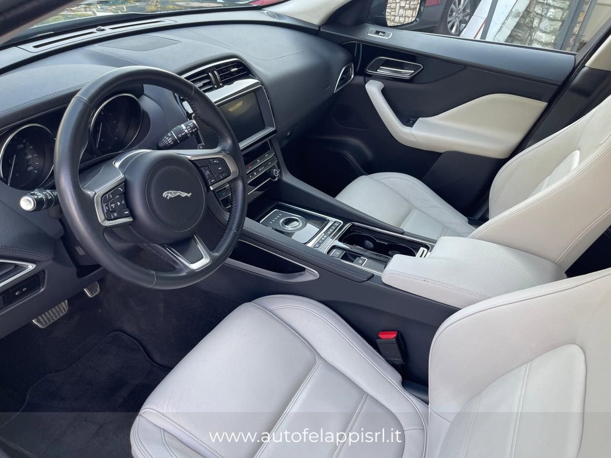 Jaguar F-Pace 2.0 D 180 CV AWD Prestige (12)