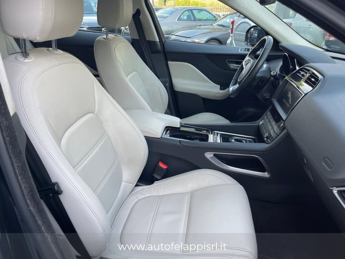 Jaguar F-Pace 2.0 D 180 CV AWD Prestige (15)