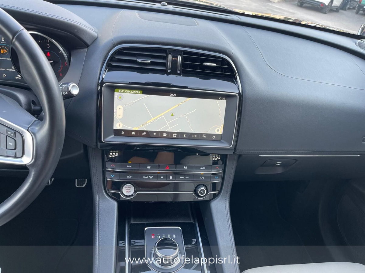 Jaguar F-Pace 2.0 D 180 CV AWD Prestige (20)
