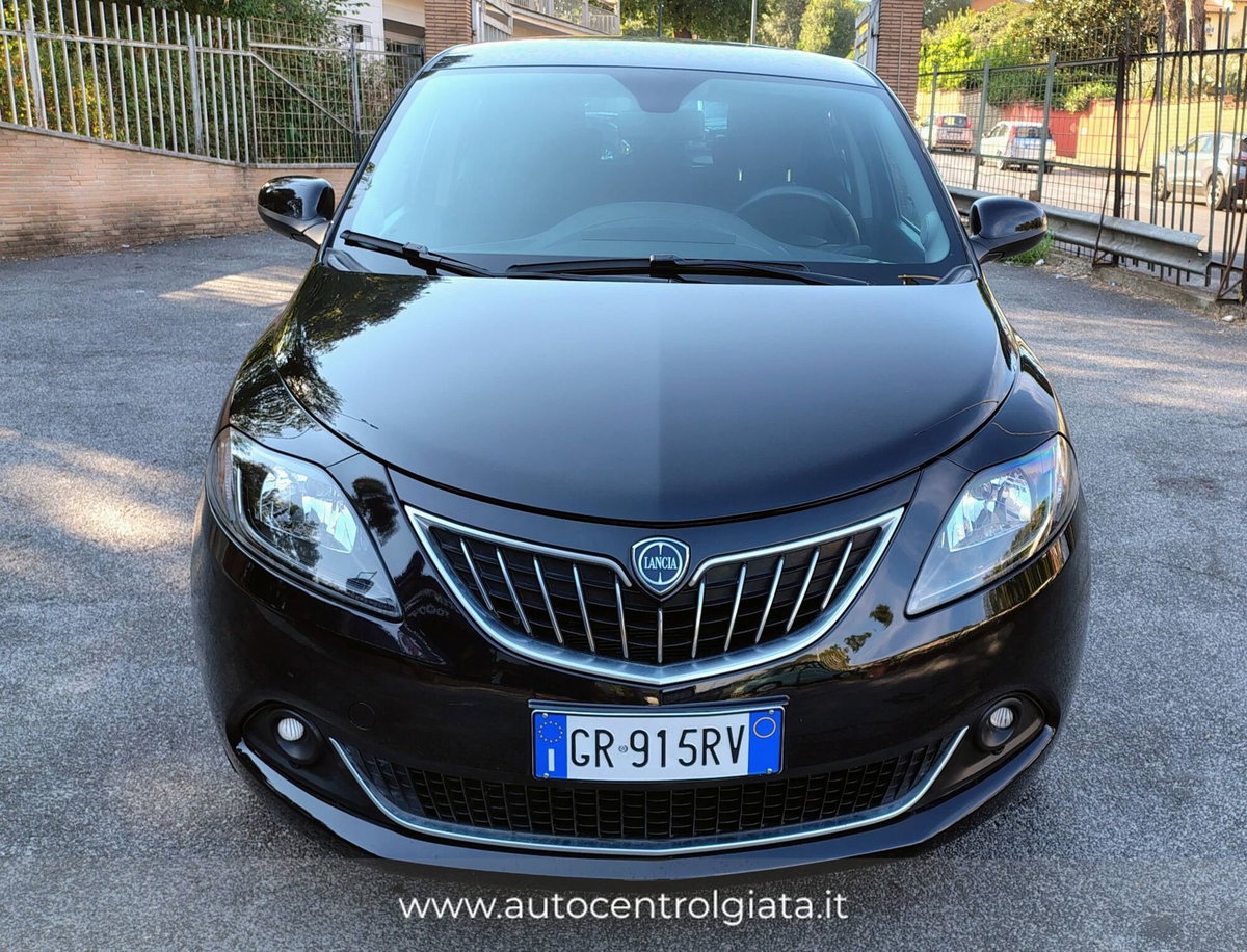 Lancia Ypsilon 1.0 FireFly 5 porte S&S Hybrid Gold Plus (2)