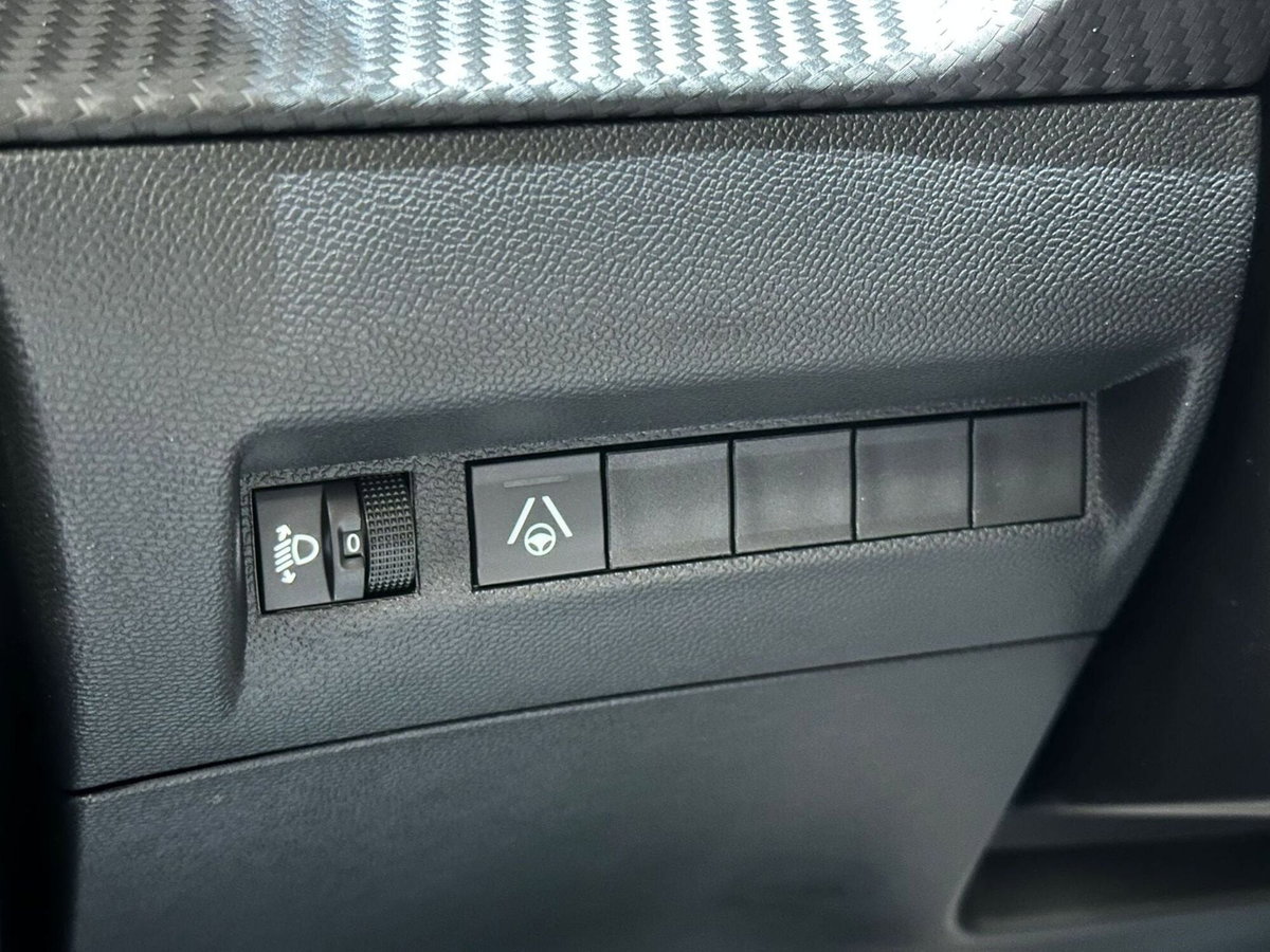 Peugeot 2008 1.2 hybrid Allure 145cv e-dcs6 (17)