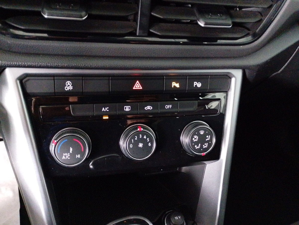 Volkswagen T-Roc 1.0 TSI Life (17)