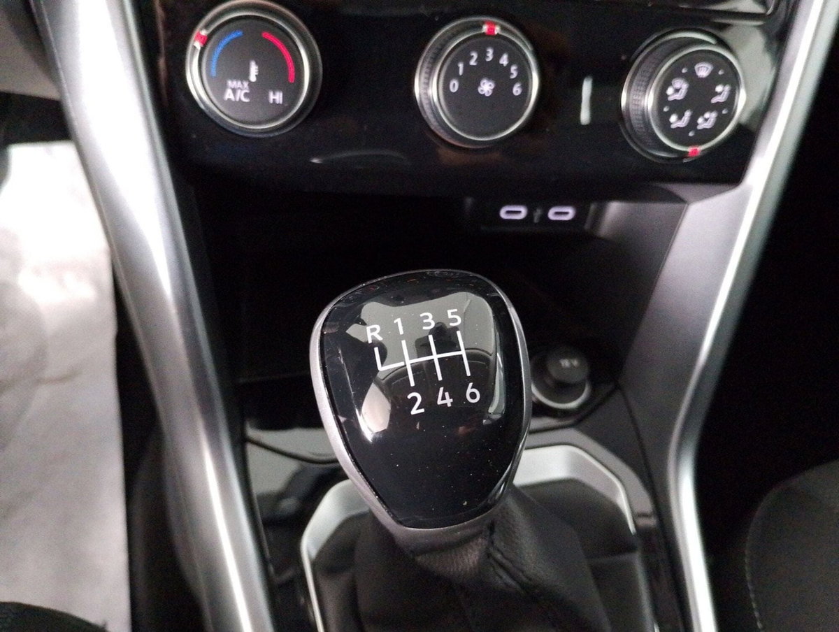 Volkswagen T-Roc 1.0 TSI Life (18)