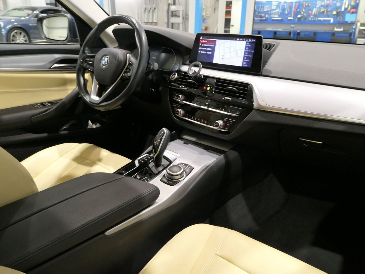 BMW Serie 5 Touring 520d 48V xDrive  Luxury (8)