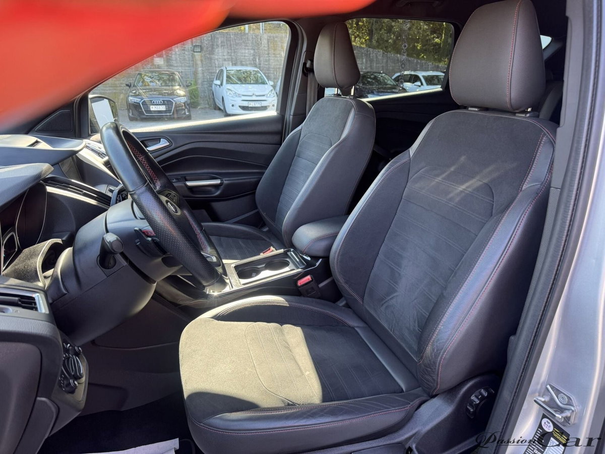 Ford Kuga 2.0 TDCI 150 CV S&S 4WD ST-Line (10)