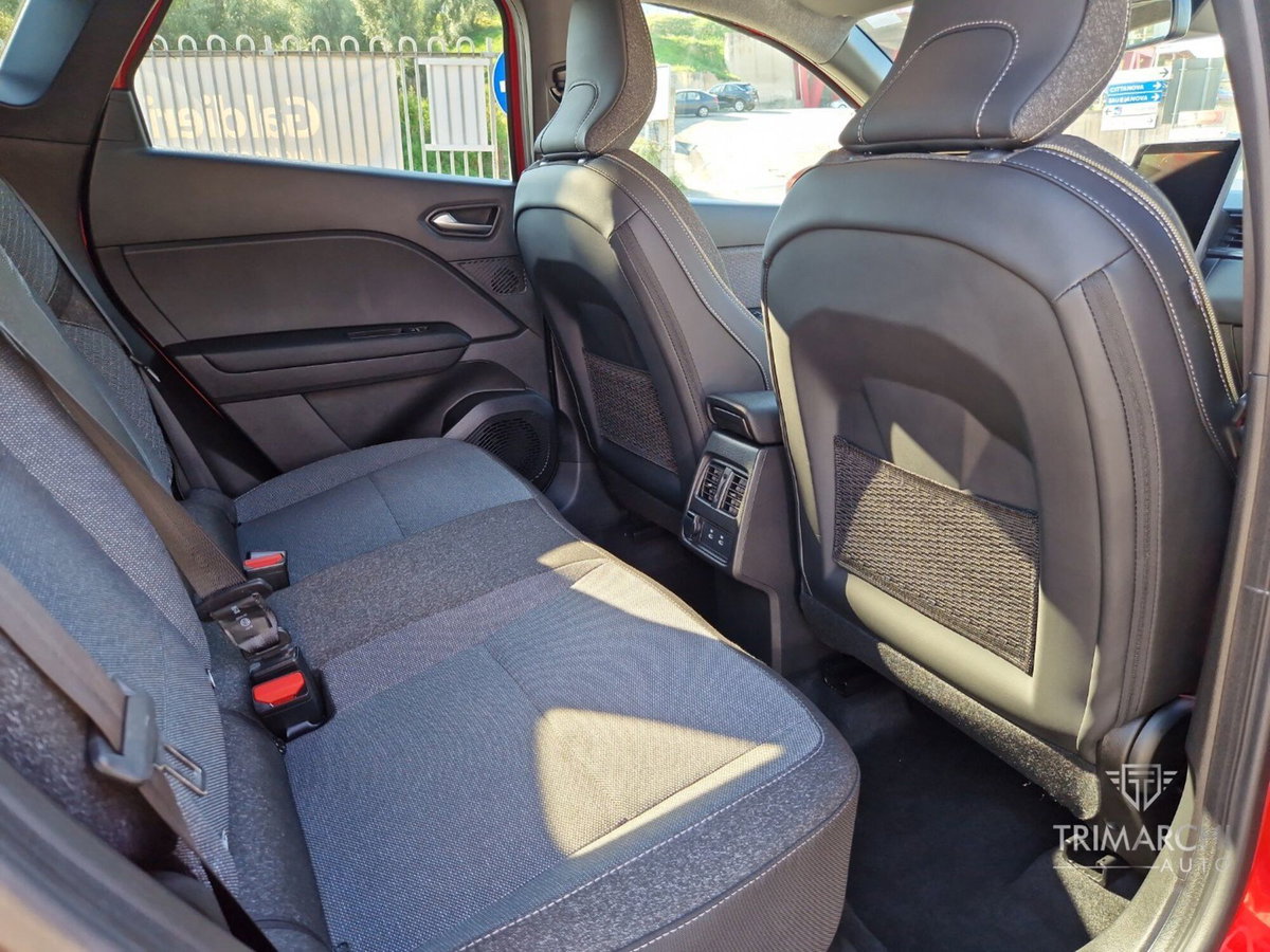 Renault Captur 1.2 tce Techno 115cv (16)