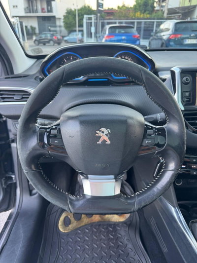 Peugeot 2008 e-HDi 92 CV Stop&Start ETG6 Allure (8)
